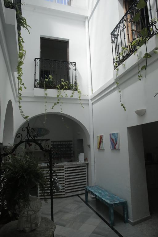 Wake Up In Tarifa Hostel & Restaurant Lounge ภายนอก รูปภาพ