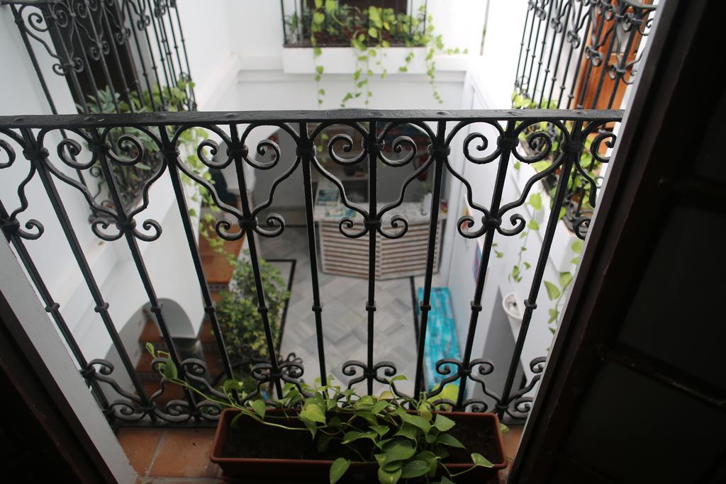 Wake Up In Tarifa Hostel & Restaurant Lounge ภายนอก รูปภาพ