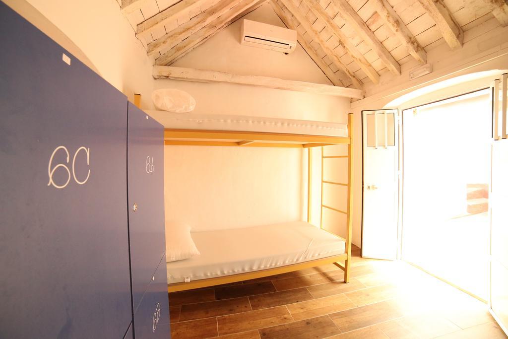 Wake Up In Tarifa Hostel & Restaurant Lounge ห้อง รูปภาพ